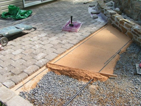 Песок для укладки тротуарной плитки: какой нужен, как выбрать для подушки