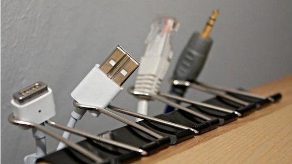 Лайфхак! Как организовать провода на рабочем столе.